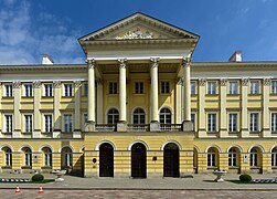 Casimir Palace housed the Warsaw Lyceum whose alumni included Frédéric Chopin