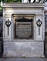 Monument f'Bennett Park li jimmarka l-evakwazzjoni tas-16 ta' Novembru, 1776 u d-dħul trijonfali tal-forzi Amerikani fil-25 ta' Novembru, 1783