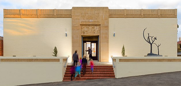 Façade of the Castlemaine Art Museum, Australia (1931), architect Percy Meldrum, frieze by Orlando Dutton