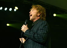 Lead singer Mick Hucknall
