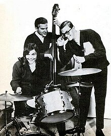 Black and white photograph of the Richard Carpenter Trio in 1967 – left to right; Karen Carpenter, Wes Jacobs, Richard Carpenter