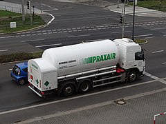 Compressed gas tank truck