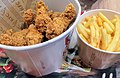 Vyprážané kuracie krídla s hranolkami z KFC
