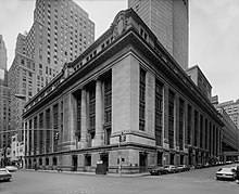 Exterior of the Beaux-Arts post office building resembling Grand Central