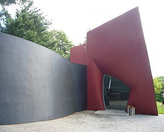 "Da Monsta" entry pavilion for the Glass House in New Canaan, Connecticut (1995)
