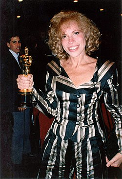 Carly Simon vuoden 1989 Oscar-gaalassa.
