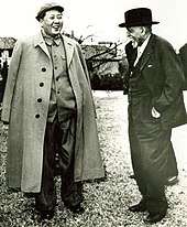 Du Bois standing outdoors, talking with Mao Zedong