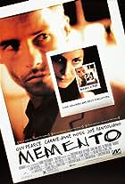 Guy Pearce and Carrie-Anne Moss in Memento (2000)