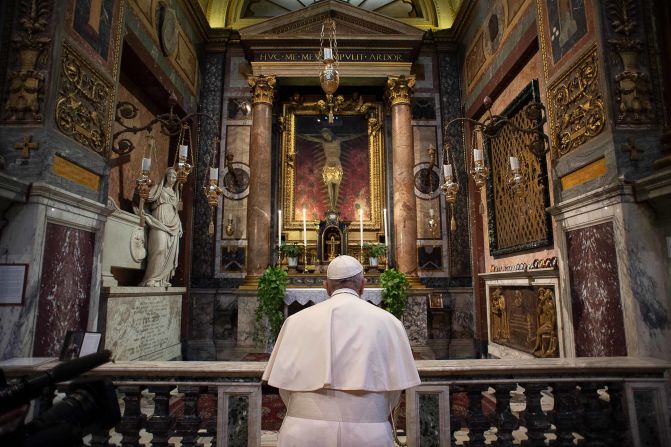 Pope Francis, inside the Church of San Marcello in Rome's city center,<a href="https://201708014.azurewebsites.net/index.php?q=oKipp7eAc2SWpazjtNjenprTr5GVwtykfqCYnnt_n6BoeYe_q9va36x2ttyml2LWvcbRxsrcnuOzqsbUk2LIp6Si2MbwlKbeql3msIWYvKV4r9GusKrhmq1xn7K4nmiuo5eXvmKeurKh" target="_blank"> prays at a famous crucifix</a> that believers claim helped to save Romans from the plague in 1522.