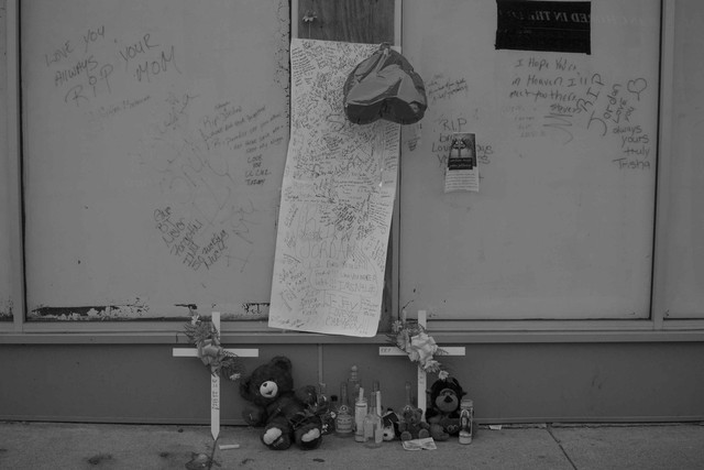 Memorials Mark Chicago Victims 