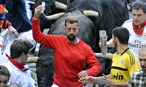 Pamplona bull runner wanted by police for 'taking selfie'