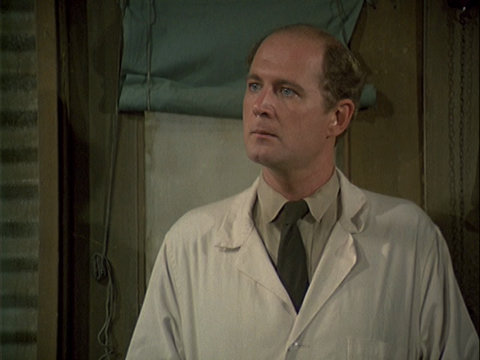 Still from the M*A*S*H episode Fade Out, Fade In showing Charles.