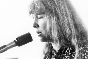UNSPECIFIED - CIRCA 1970: Photo of Sandy Denny (Photo by Michael Ochs Archives/Getty Images)